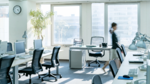 「複数の会社で働く労働者の労災給付の改正」のアイキャッチ画像