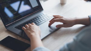 「異業種への出向と会社実務での留意事項」のアイキャッチ画像