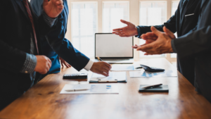 「定年後再雇用者の処遇とトラブル防止」のアイキャッチ画像