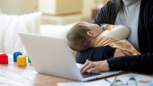 「育児・介護休業法の改正ポイントと企業の対応（育児編）」のアイキャッチ画像